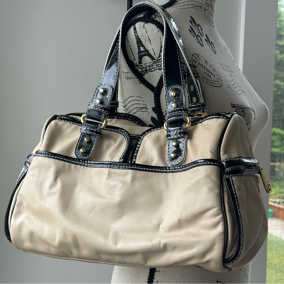 Badgley Mischka Shoulder Bag Nude with Black Patent Details and Gold Hardware - Picture 2 of 15